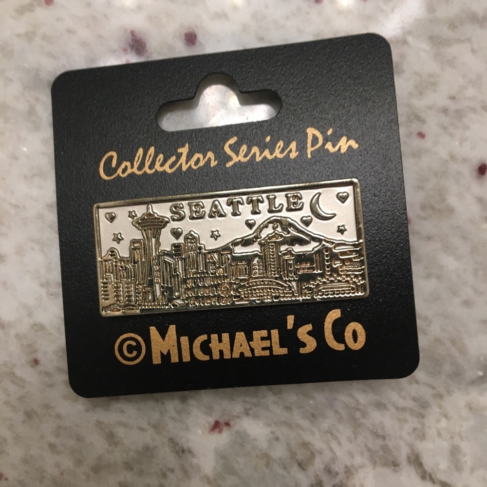 GIFT! Seattle Pin